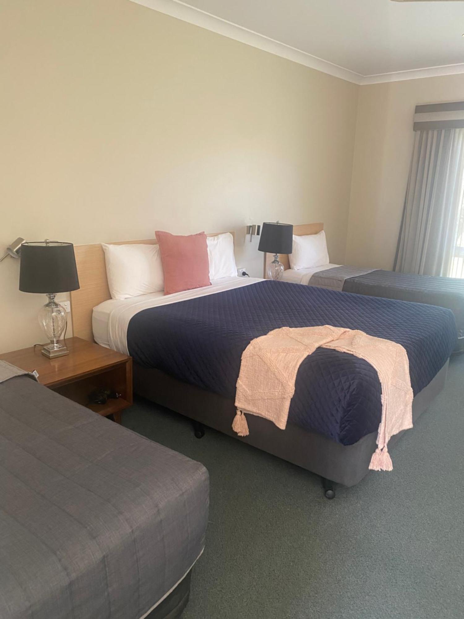 Tumbarumba Motel & Elms Restaurant Extérieur photo
