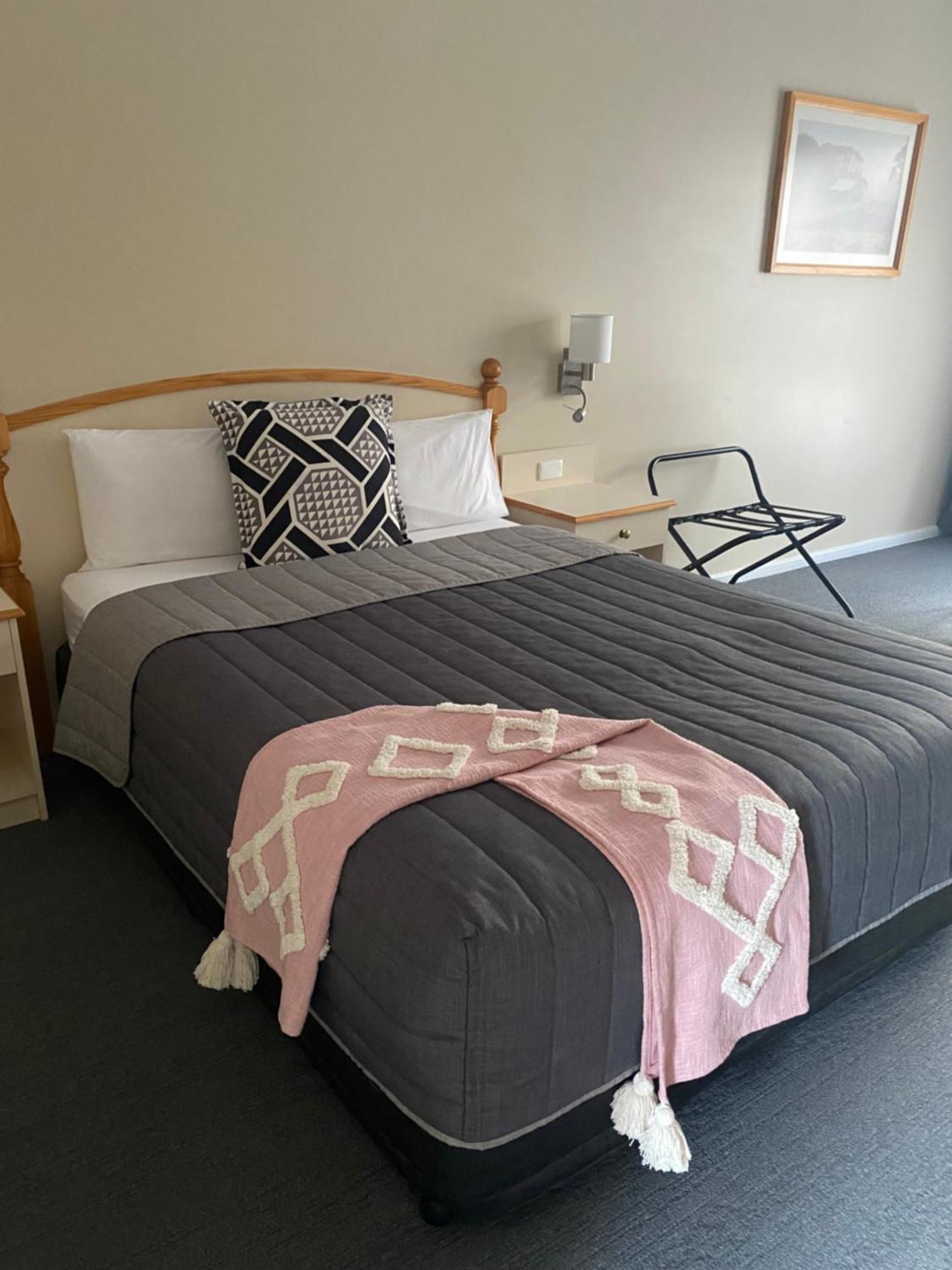 Tumbarumba Motel & Elms Restaurant Extérieur photo